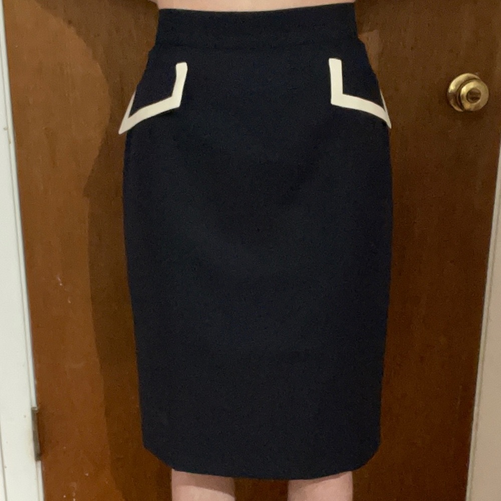 Vintage Burberrys Pencil Skirt With Faux Pockets in Navy Black